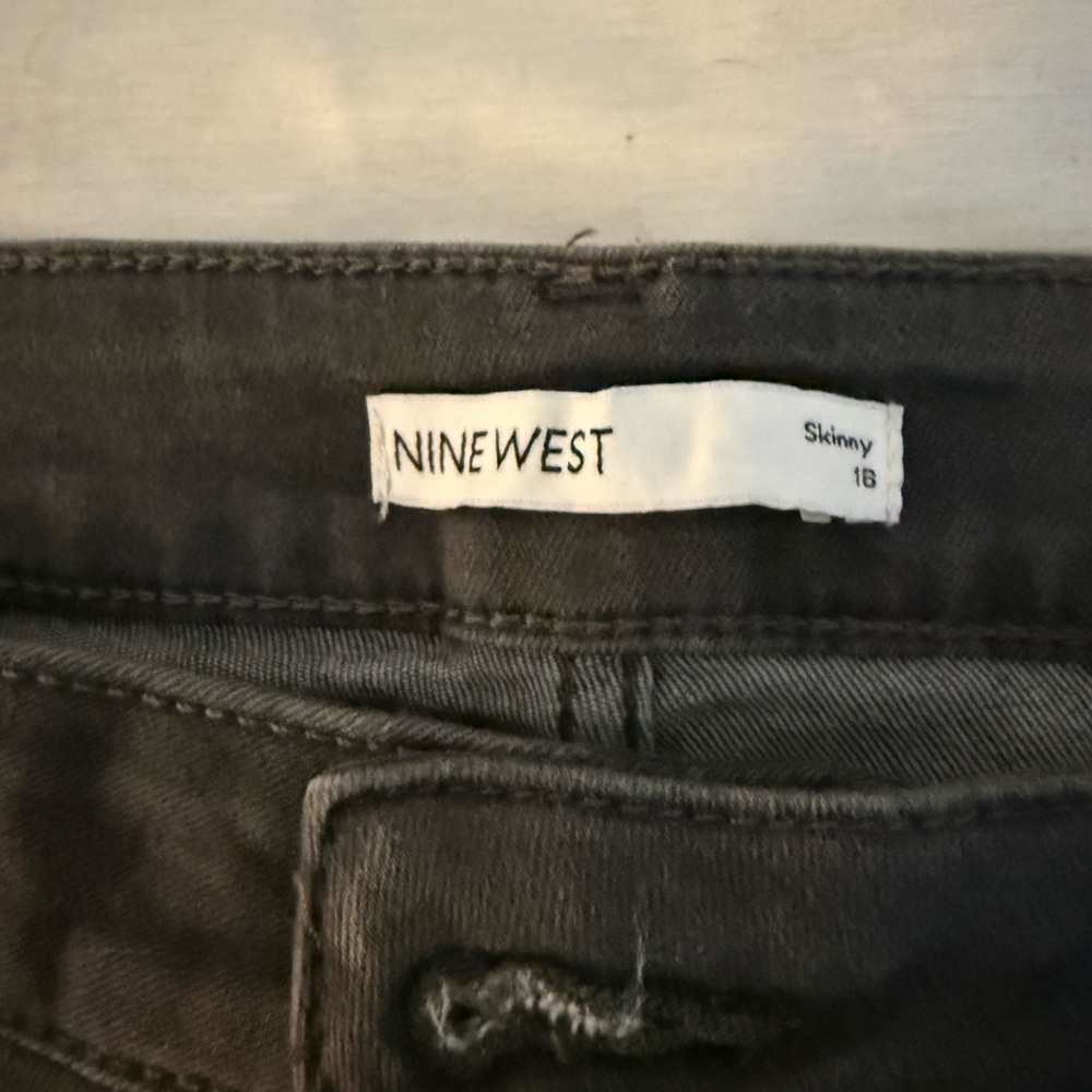 Kohl's Gray Clothing Care Tag Detail